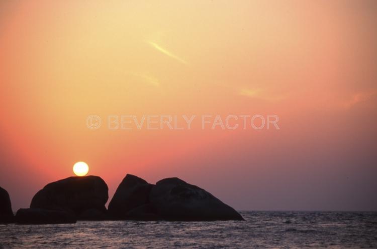 Islands;sunsets;sky;clouds;colorful;blue water;sun;yellow;red;pink;sillouettes;blue;Thailand